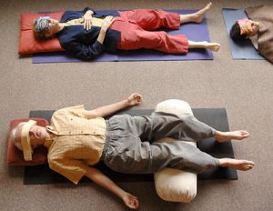 Gerik Parmele photo Columbia, Mo. - 09/05/07 - Instructors at Alley Cat Yoga demonstrate Yoga Nidra, a type of guided meditation. Kathleen Knipp (red pants), Ken McRae and Christy Hutton (blanket). September2007/Features/Yoga Nidra gp